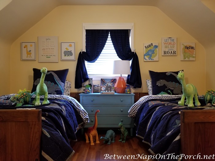 Boy's Bedroom, Dinosaur Theme, Blue Chest