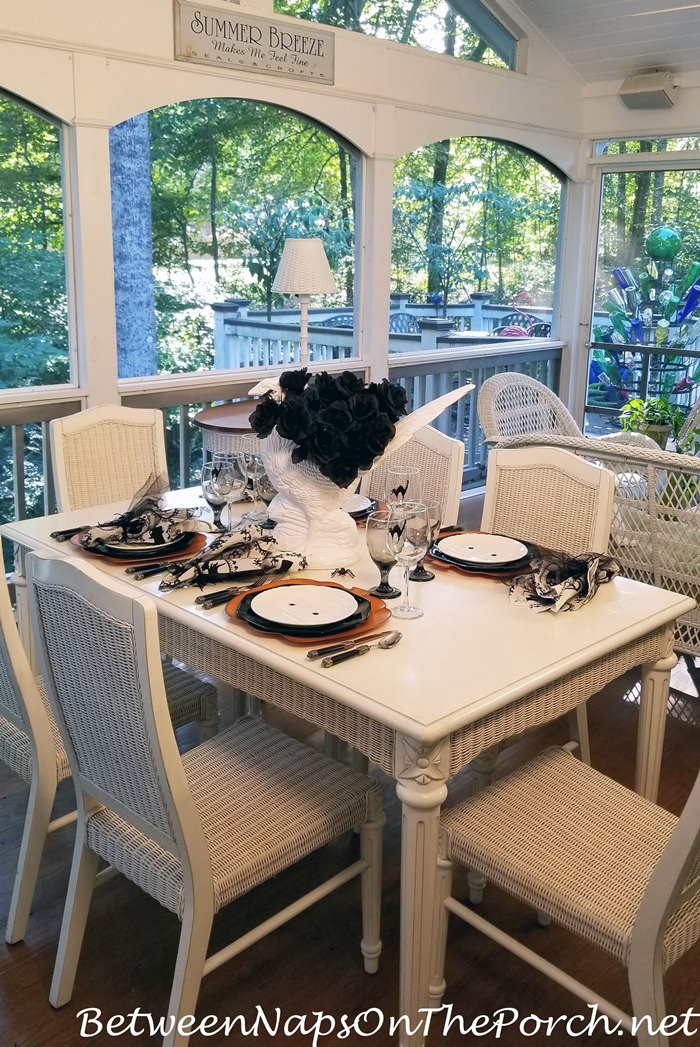 Halloween Tablescape on the Porch