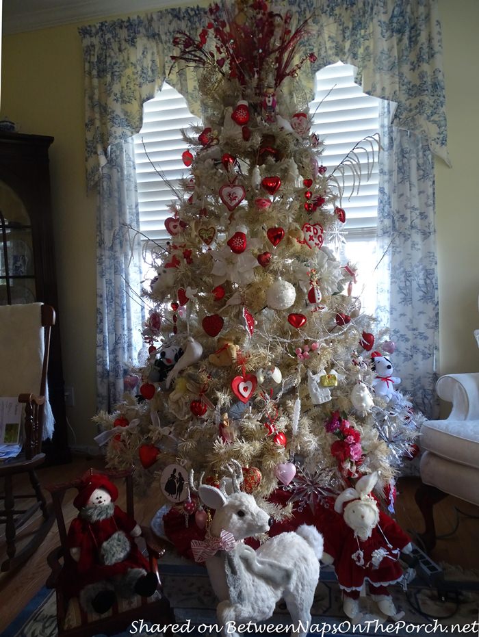 12 Best Valentine Trees - DIY Valentine's Day Trees and Decorations