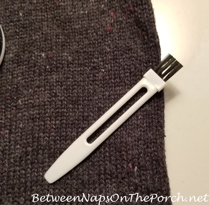 Cleaning a Sweater Shaver
