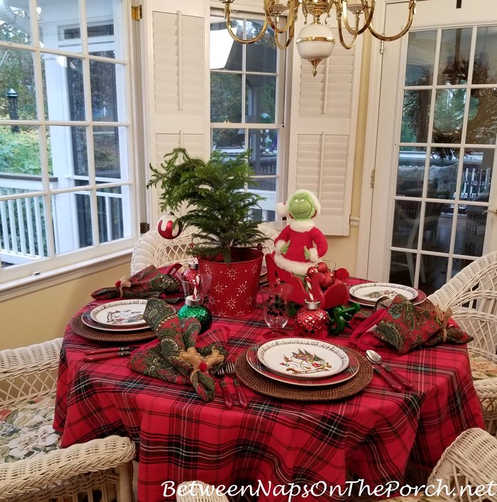 How the Grinch Stole Christmas Table Setting