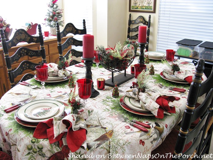 Christmas Table with Bird Theme