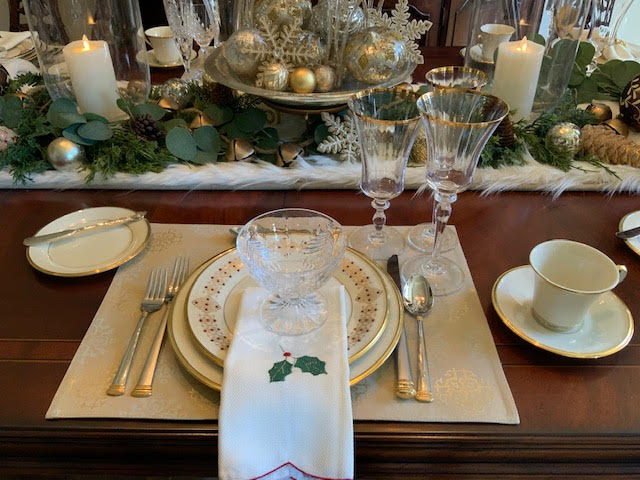 A Winter Forest Centerpiece for a Beautiful Christmas Table Setting
