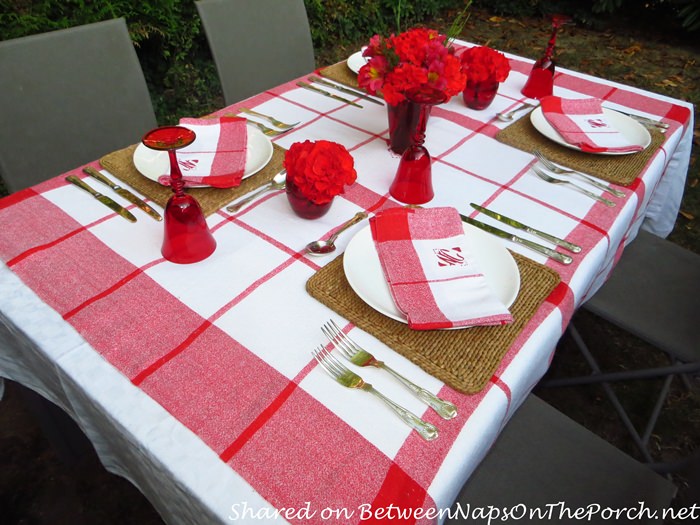 Red and White Tablesetting