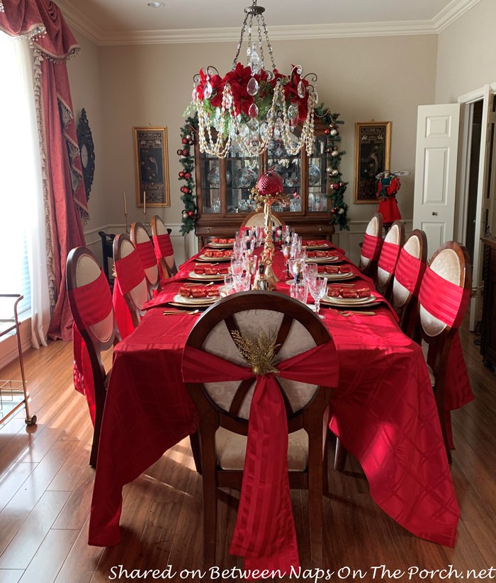 Christmas Table Setting in Red, 2021