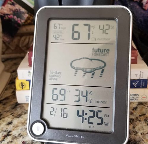 AcuRite Compact Color Weather Forecast Station with White Frame and Wireless  Remote Sensor