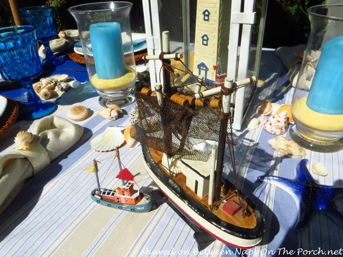 Model Kapal untuk Makan Siang Bertema Tepi Laut