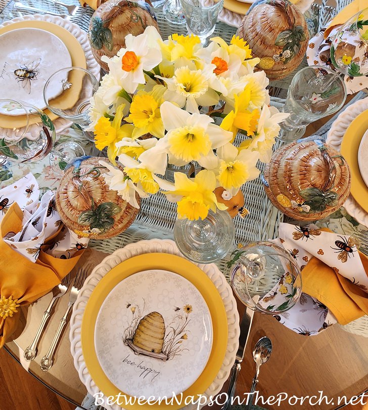Daffodil Centerpiece, Spring Tablescape, Bee Themed Table