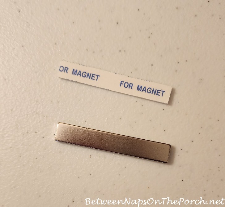 Magnet untuk memegang klip dan poster gambar di papan puzzle