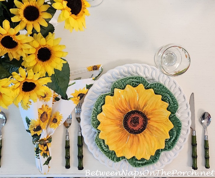 French Inspired, Royal Bee Theme Table & Napkin Fold - Debbee's Buzz