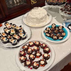 Penguin Themed Tablescape and Birthday Cake