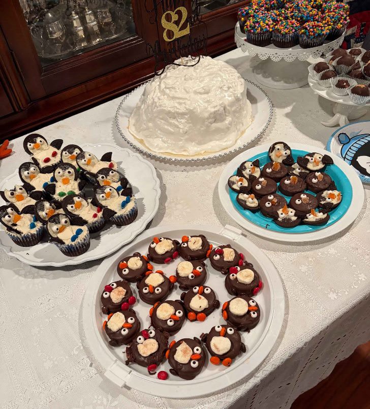 Penguin Themed Tablescape and Birthday Cake