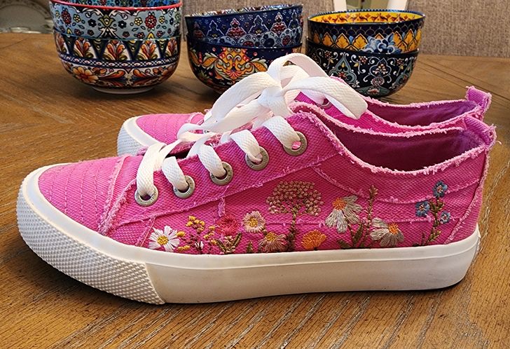 Pink sneakers with embroidered flowers