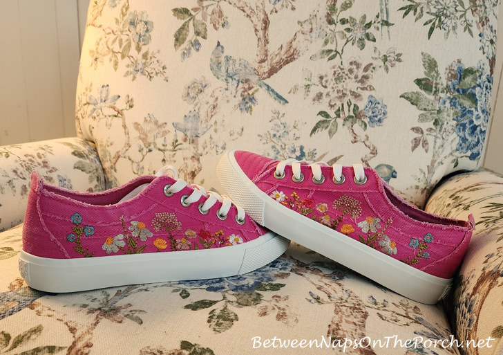 Sneakers with embroidered Flowers, So cute