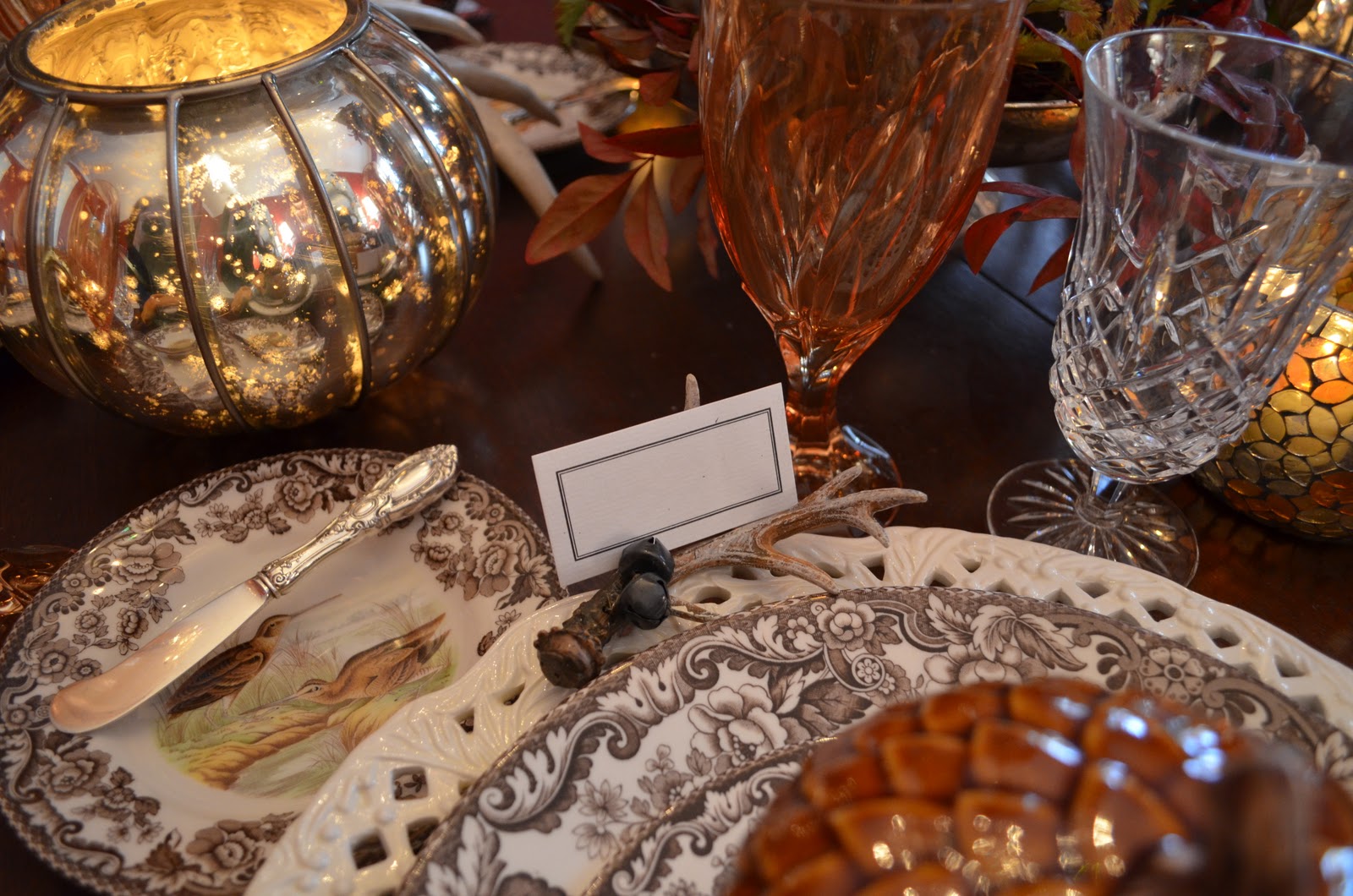 Thanksgiving Table Setting with Nature Themed Centepiece