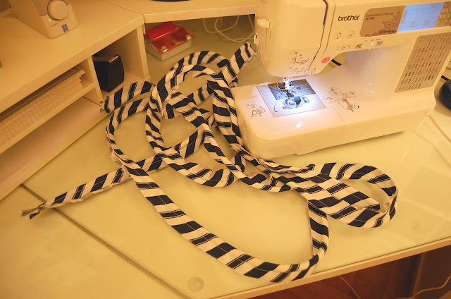 How to sew piping