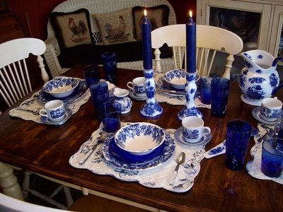 Blue & White Tablescape Table Setting