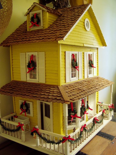 Dollhouse decorated for Christmas