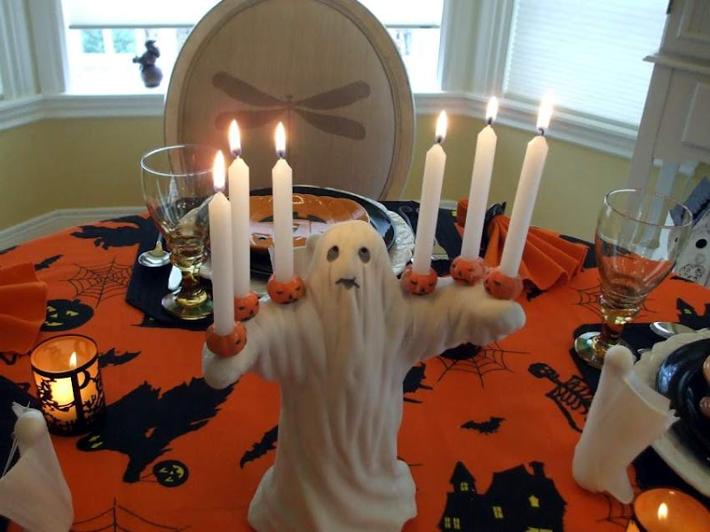 Halloween Table Setting Decorating