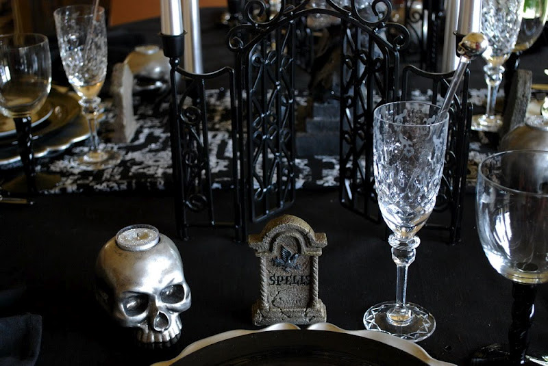 Halloween Table Setting Decorating
