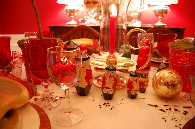 Christmas Table Setting Tablescape with Topiary Centerpiece