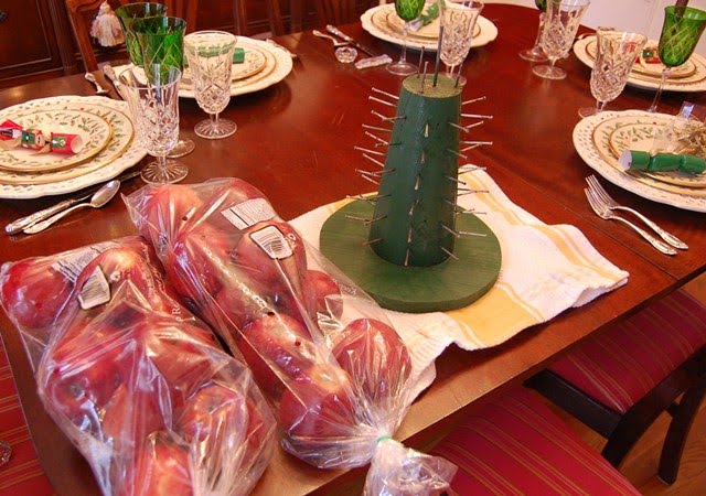 How to make a Colonial Williamsburg Christmas Table Setting with Apple Tree Centerpiece