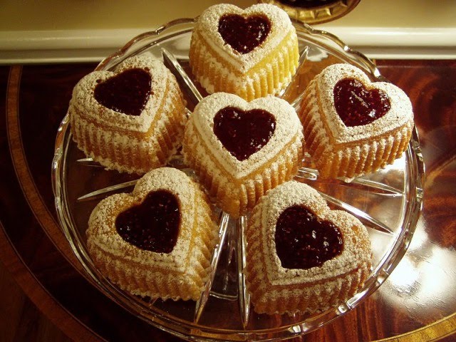 Heart shaped cakes for Valentine's Day
